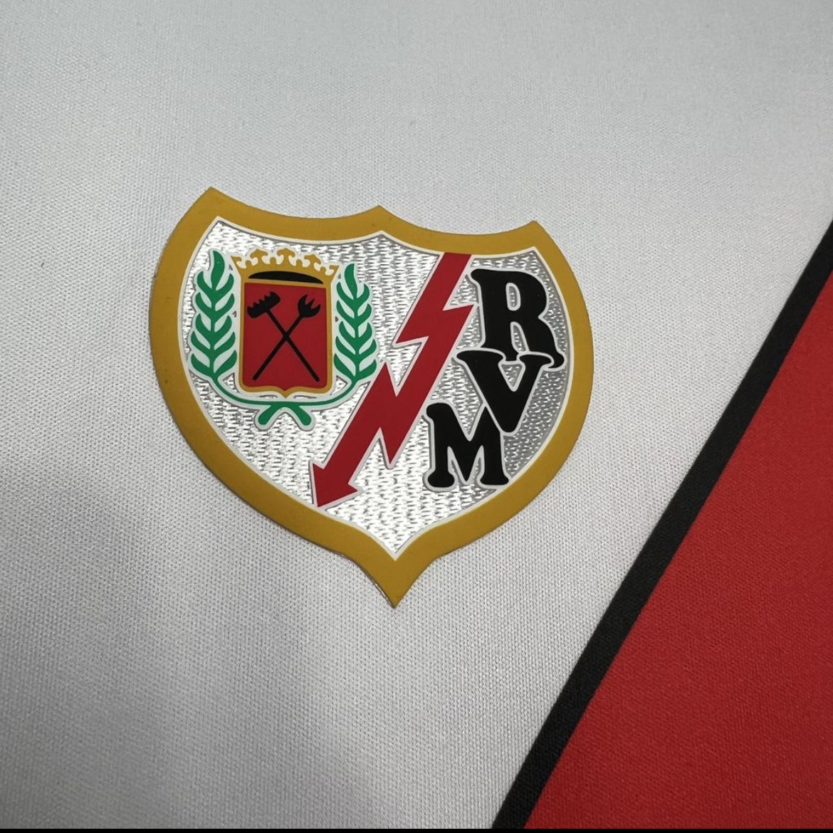 Rayo Vallecano 2025 extérieur