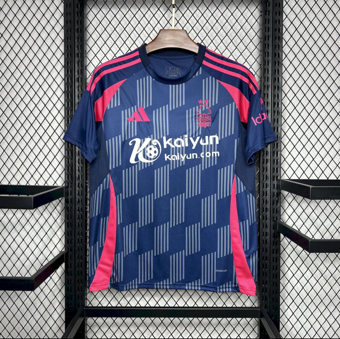 Nottingham Forest 2025 extérieur