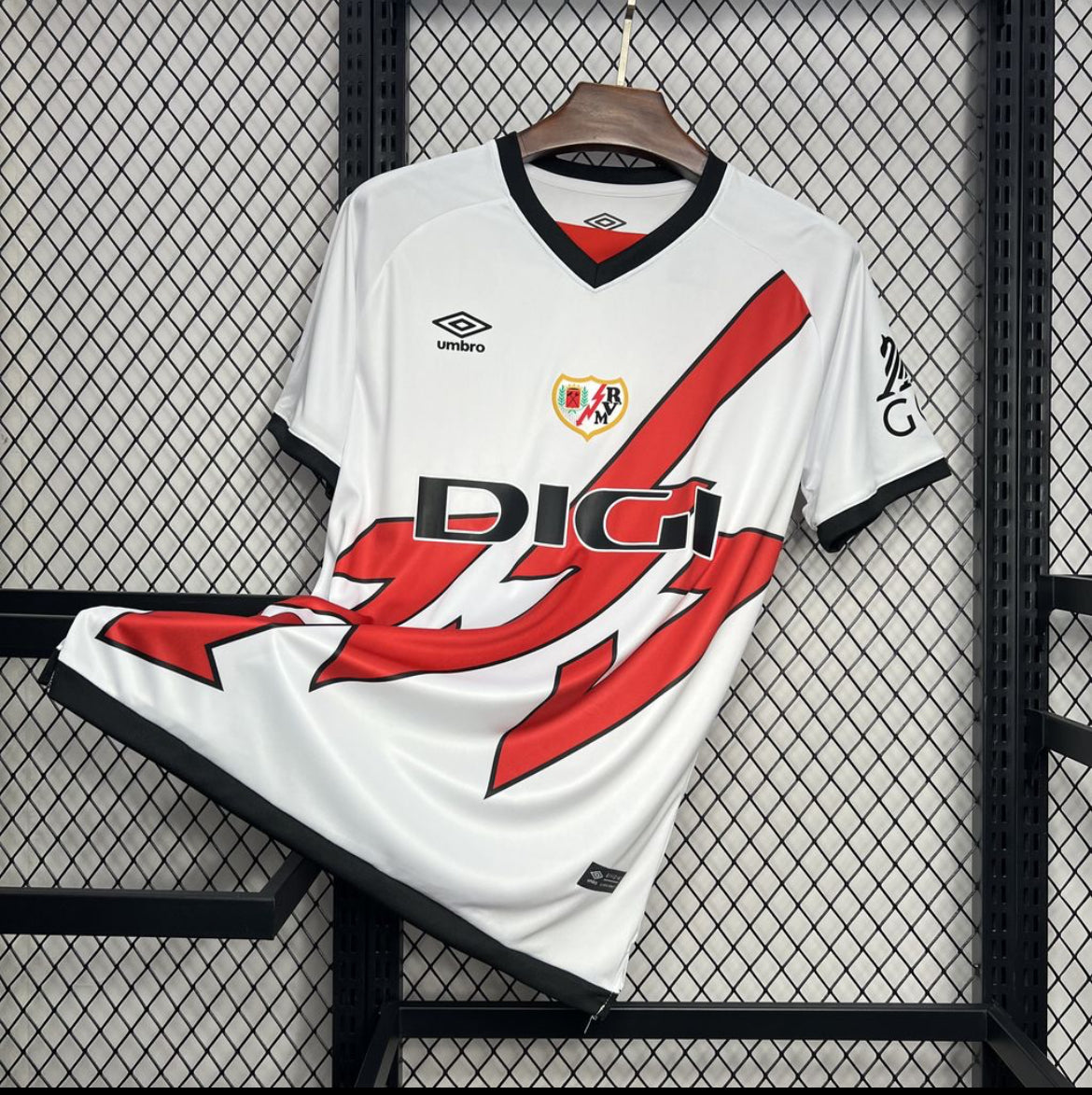 Rayo Vallecano 2025 extérieur